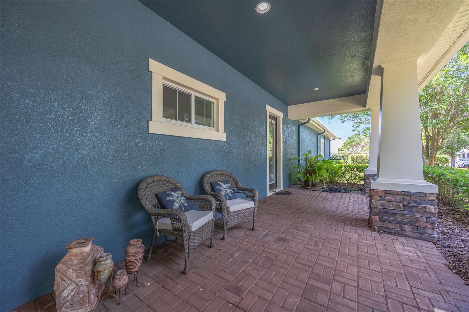 Beautiful Pavered Bungalow Front/Wrap Around Porch!