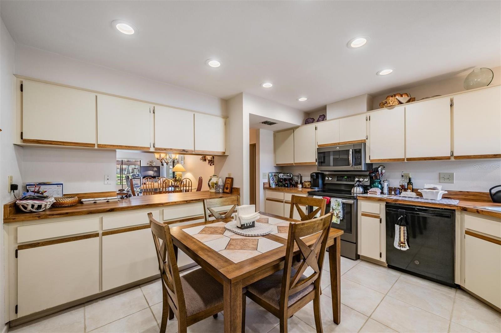 Kitchen with eat in area