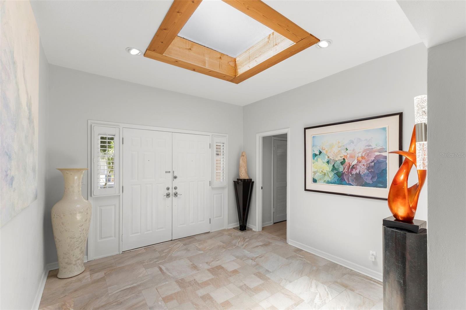 BEAUTIFUL CERAMIC FLOOR FOYER