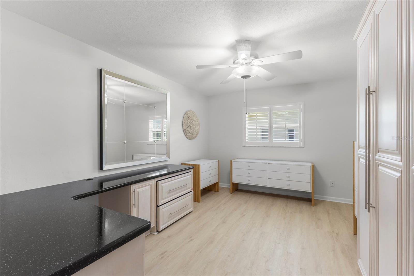 2ND BEDROOM USE AS A BEDROOM OR AN OFFICE AND LOTS OF STORAGE