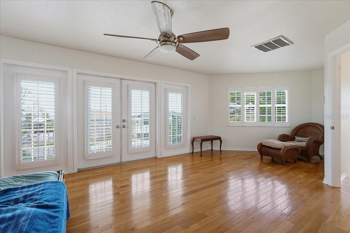 OVERSIZED PRIMARY SUITE WITH PRIVATE BALCONY!