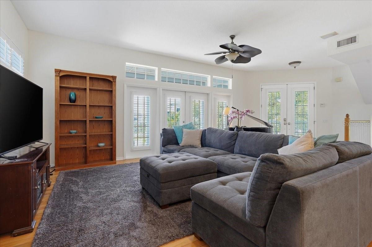 LIGHT AND BRIGHT THROUGHOUT