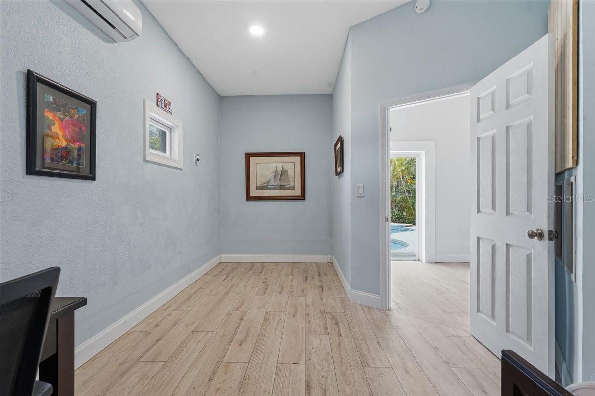 GREAT SIZE BEDROOM (BONUS SPACE!!)