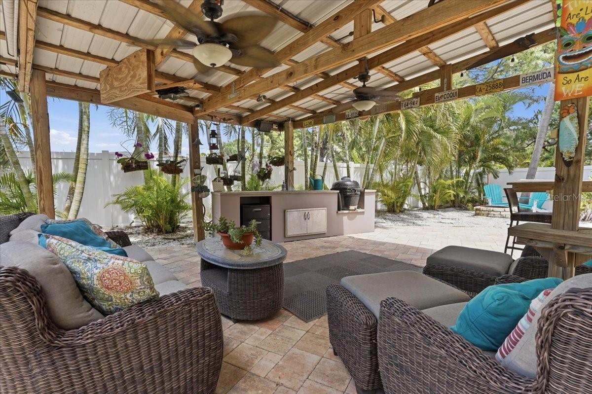 COVERED CABANA WITH OUTDOOR KITCHEN!