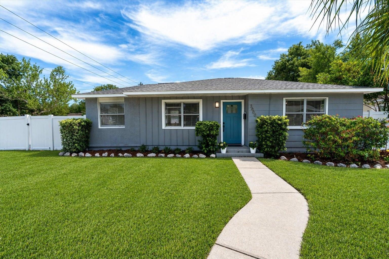 Front yard w/ Virtual Landscaping