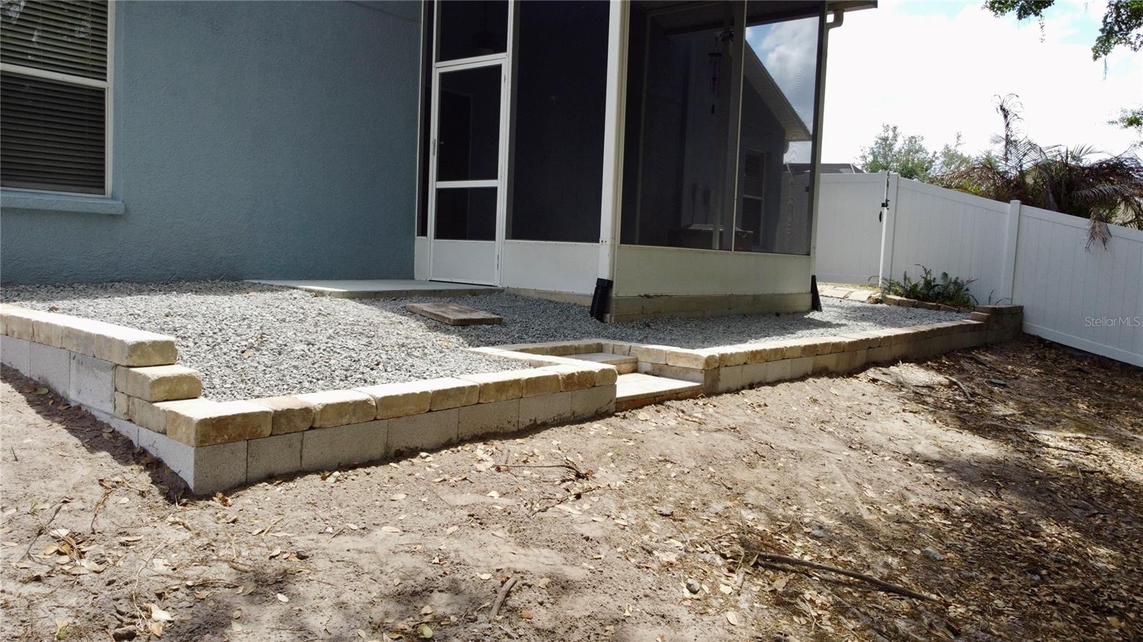 retaining wall with drainage