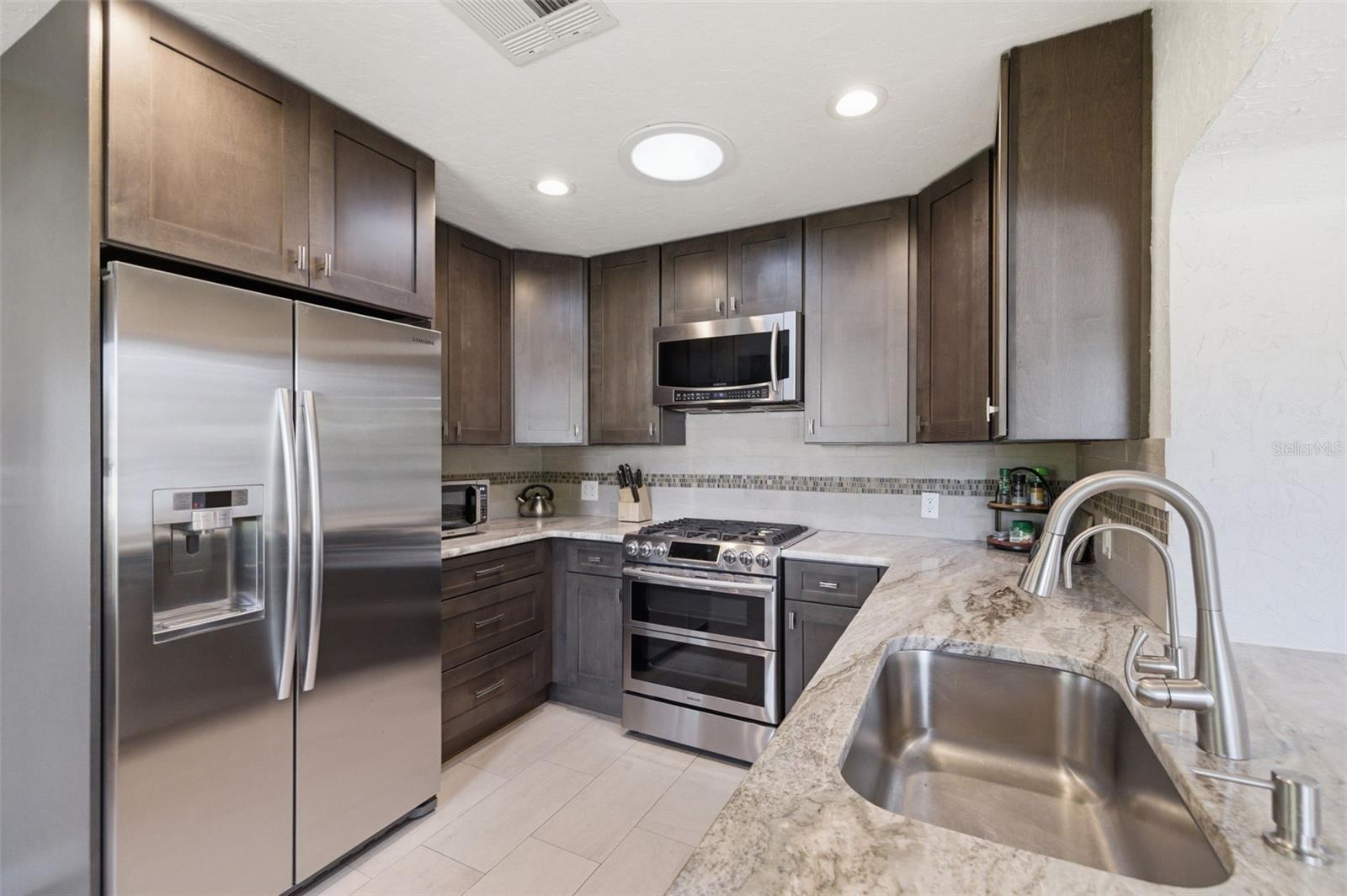 Kitchen w/ gas stove