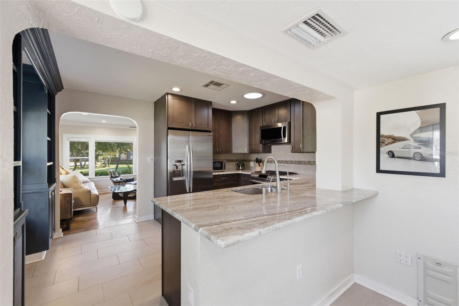 Kitchen w/ gas stove