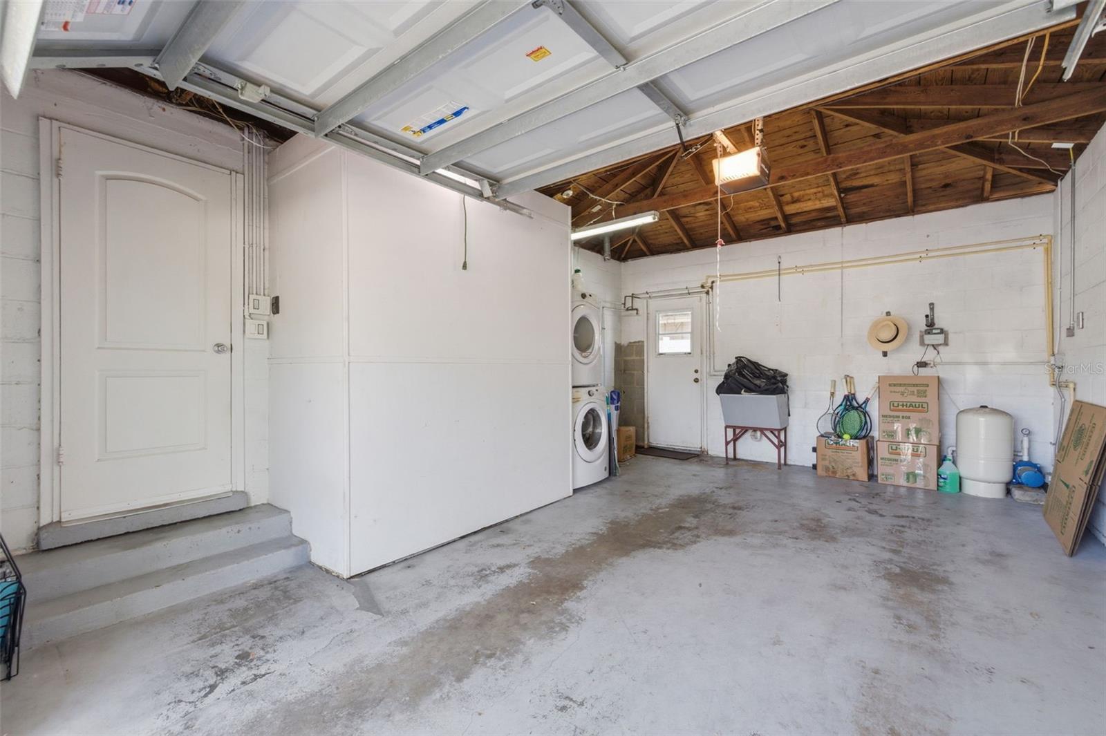Garage/Laundry
