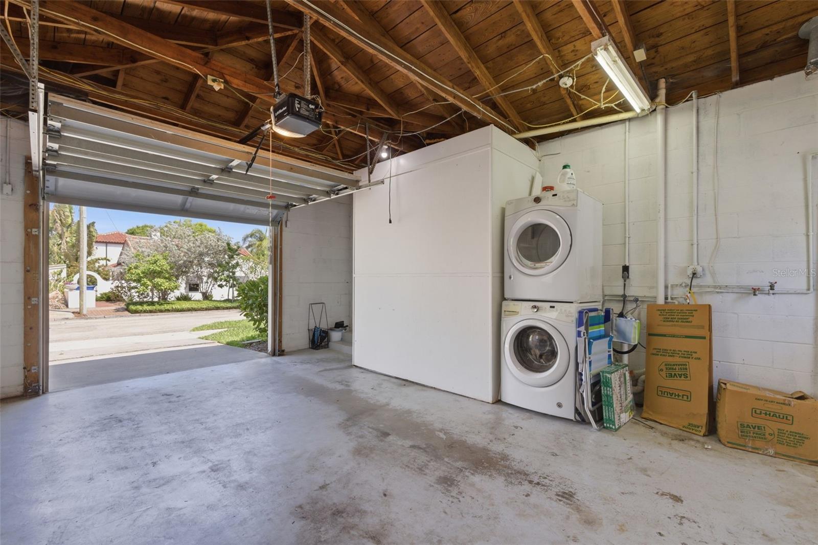 Garage/Laundry