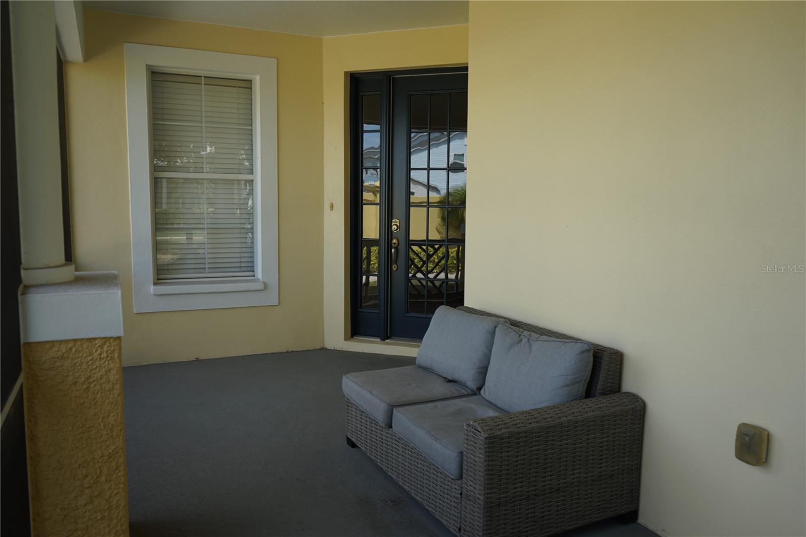 front lanai to front door