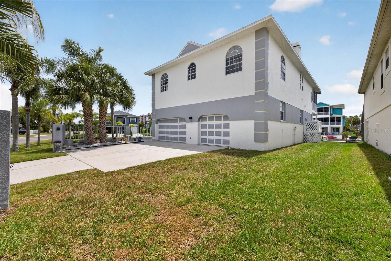 Street view of home showing side yard and AC elevated.