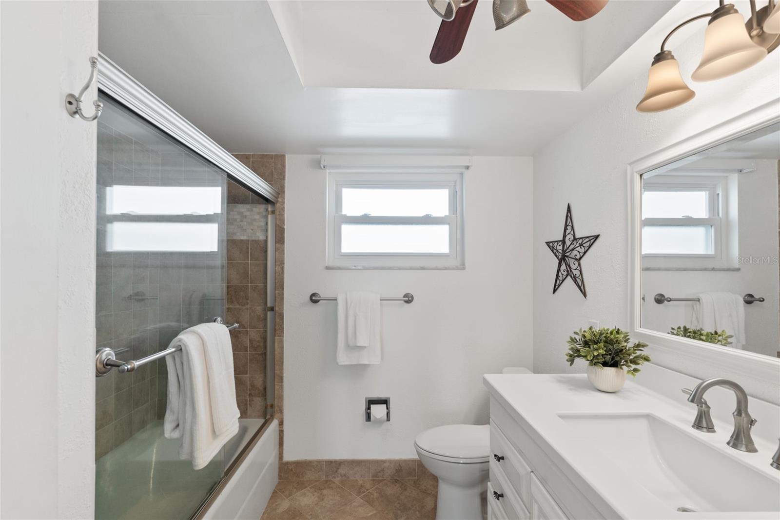 Ensuite Bath with Tub/Shower