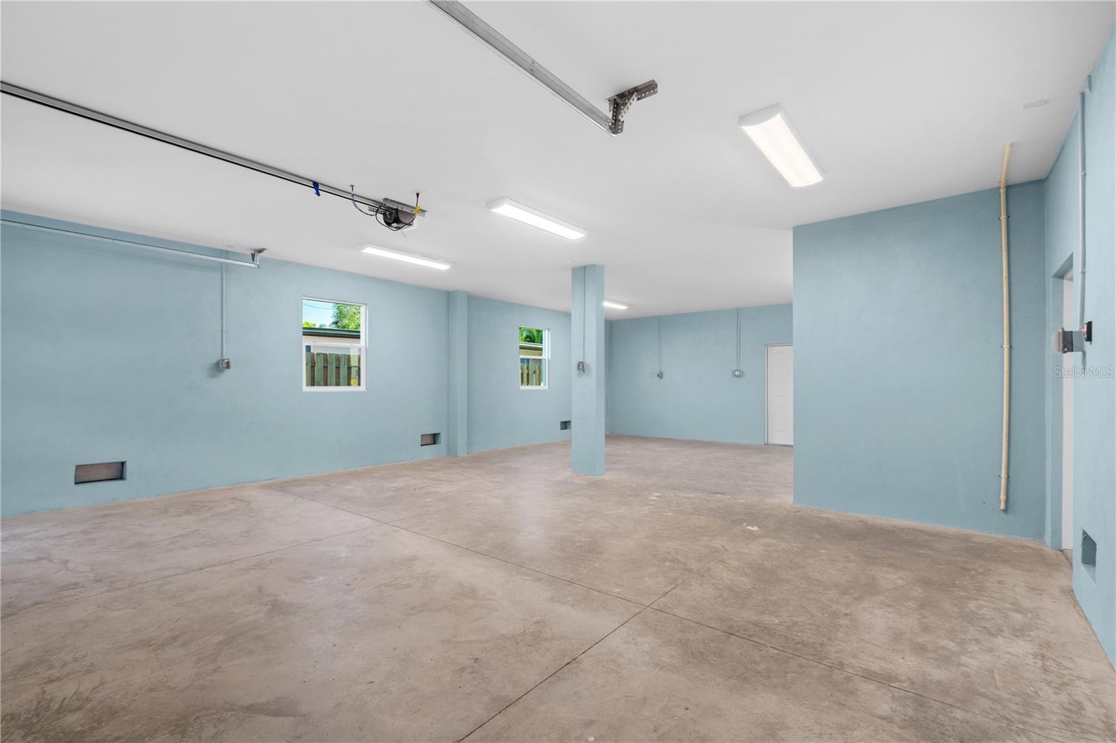 Oversized Tandem Garage