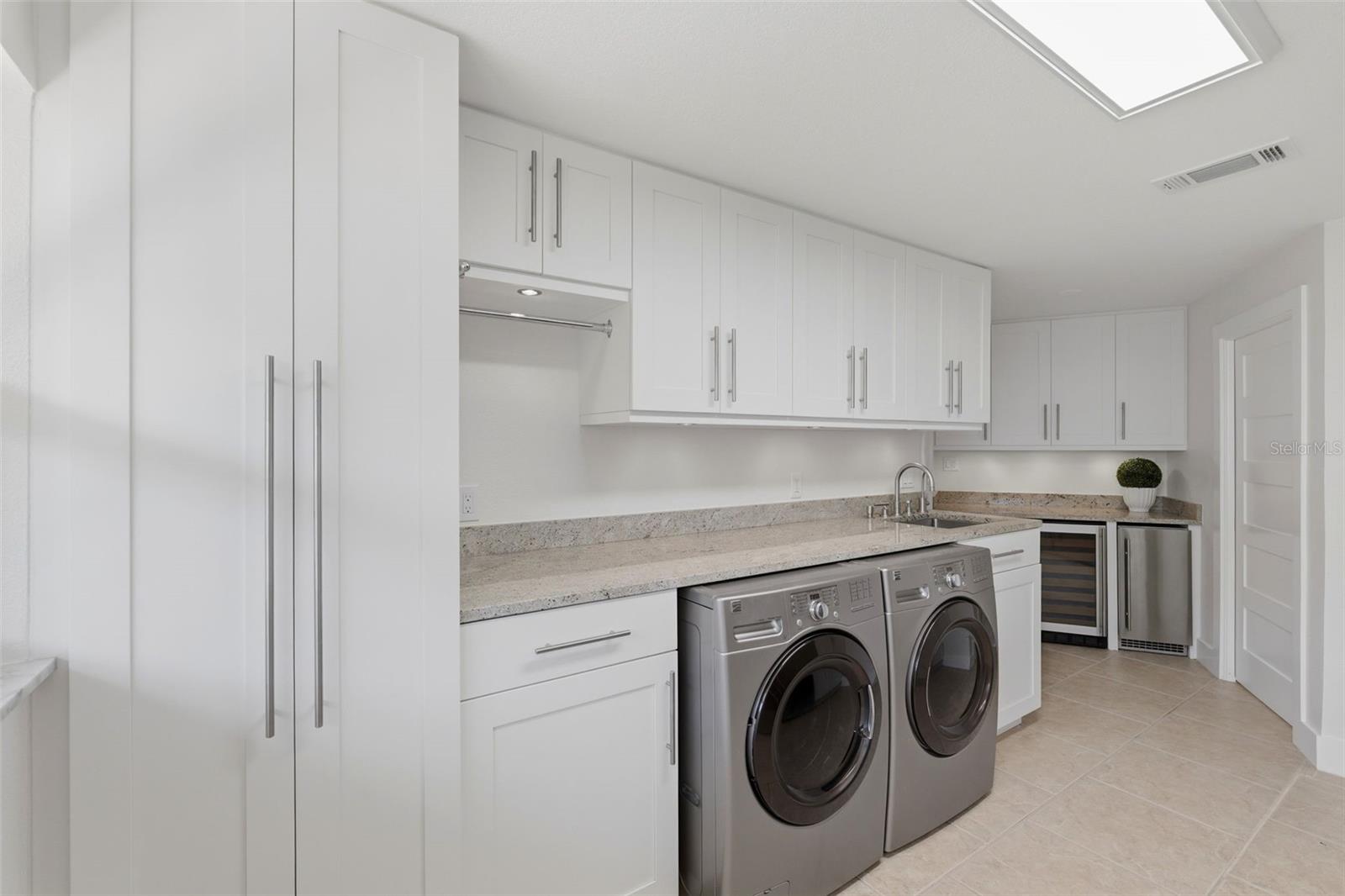 Laundry room/butler's pantry