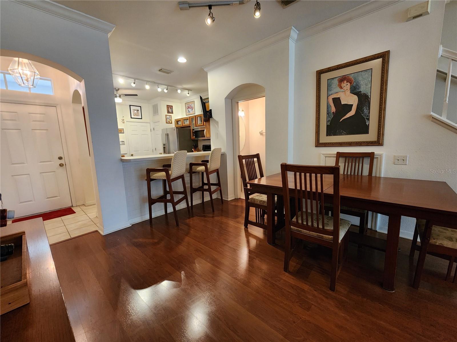 LARGE DINING AREA