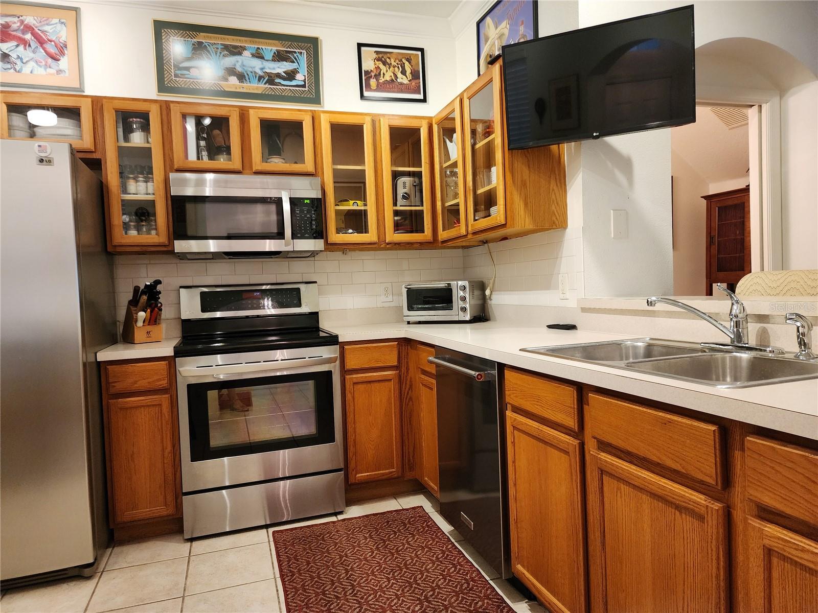 UPDATED APPLIANCES AND HOME WARRANTY INCLUDED