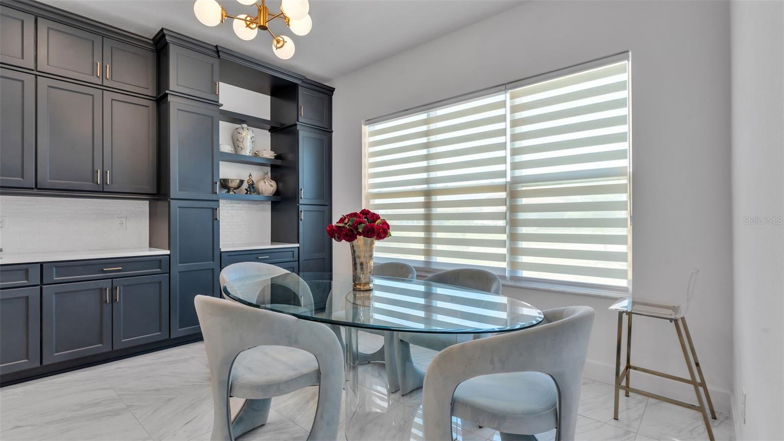 tons of cabinets, eat in kichen