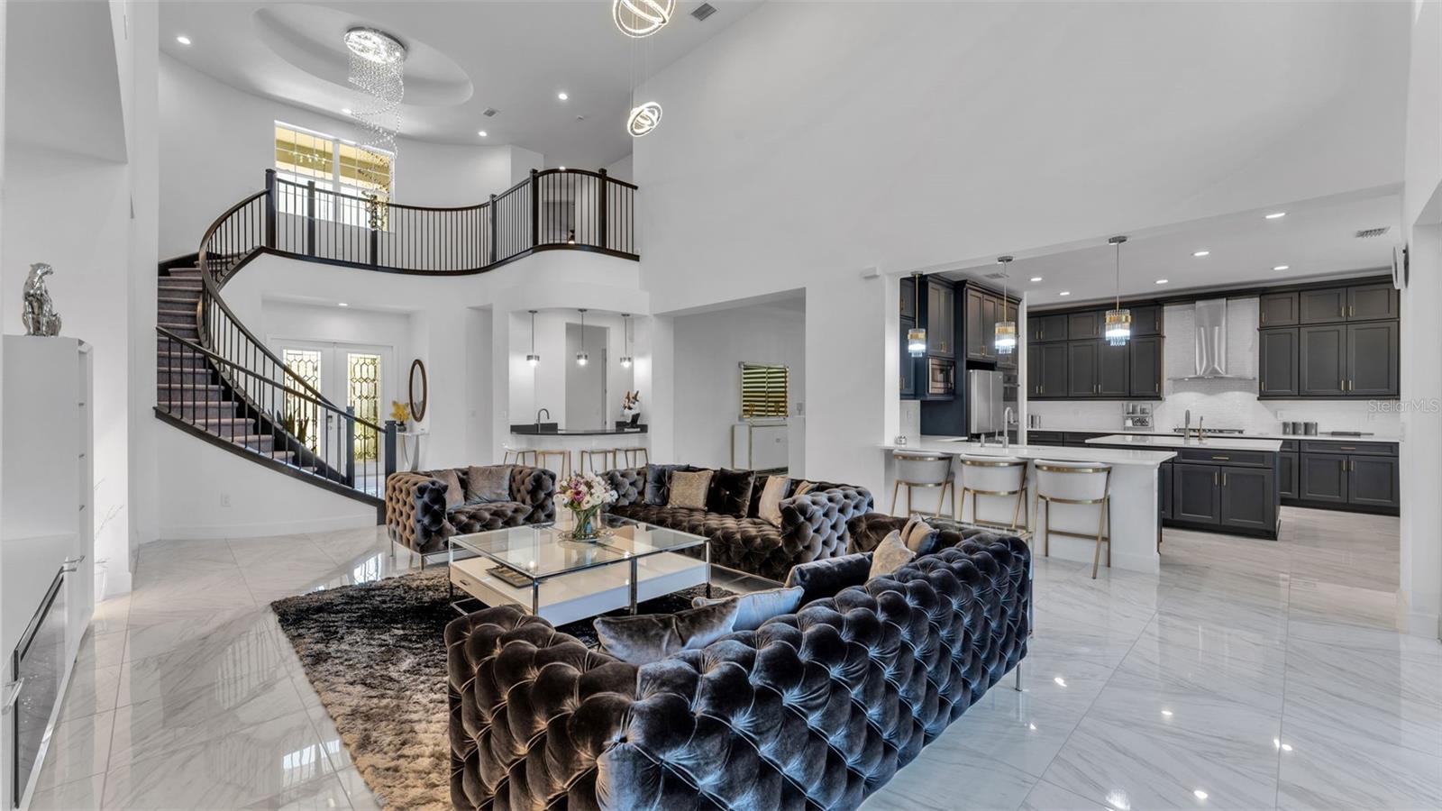 Living room/ kitchen