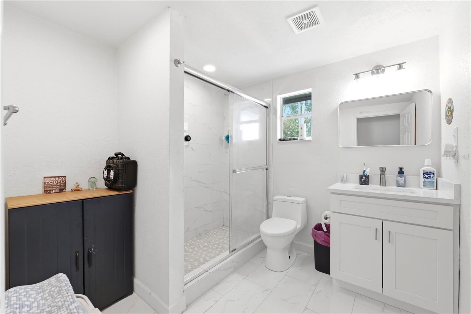 1st Floor Primary En-Suite Bathroom