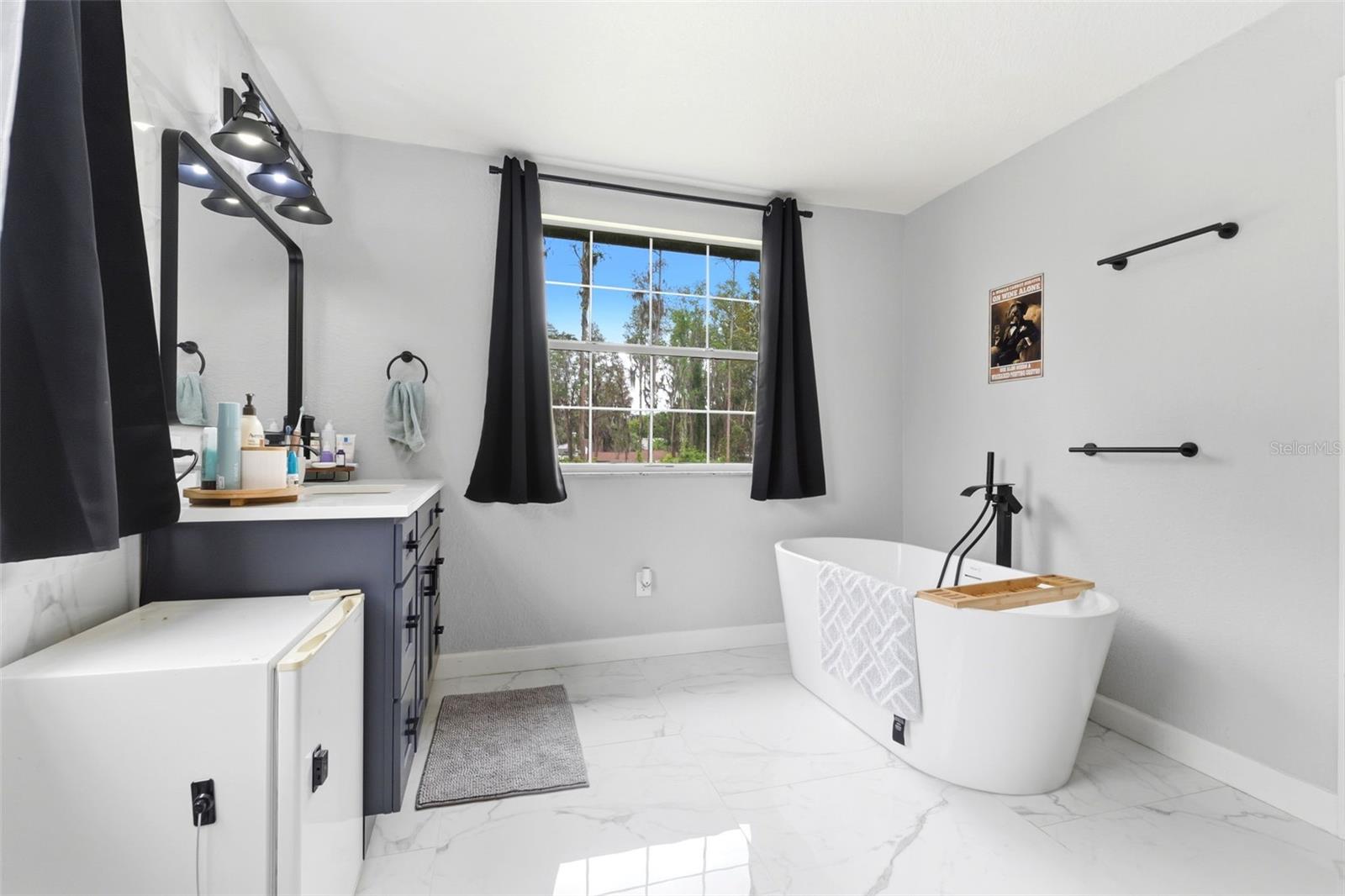 2nd Floor Primary En-Suite Bathroom