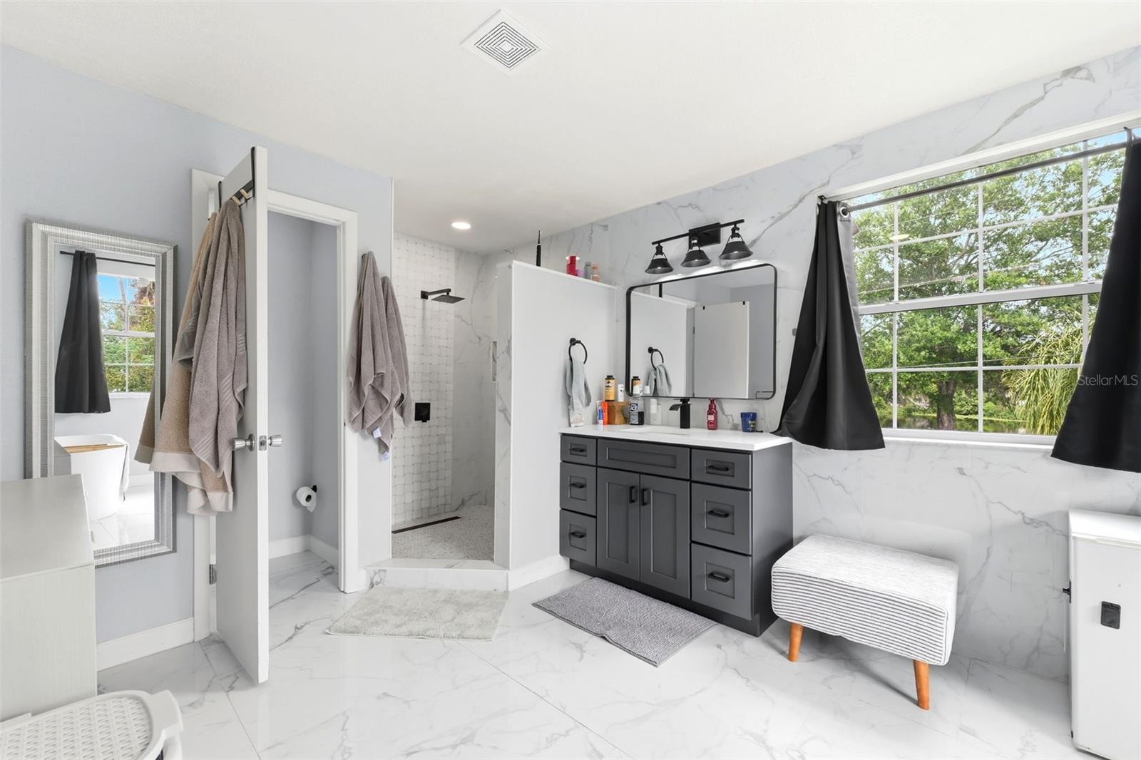 2nd Floor Primary En-Suite Bathroom