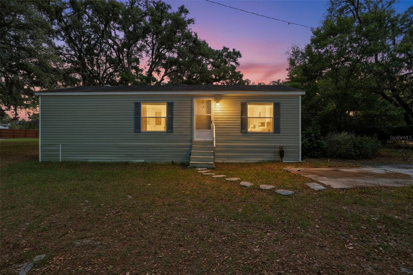 2/2 Manufactured Home Built in 2006 with 2 Primary Bedrooms/Bathrooms