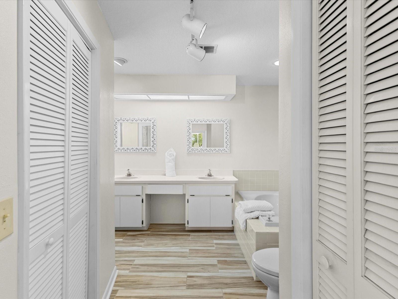 Walk-in/Linen Closets