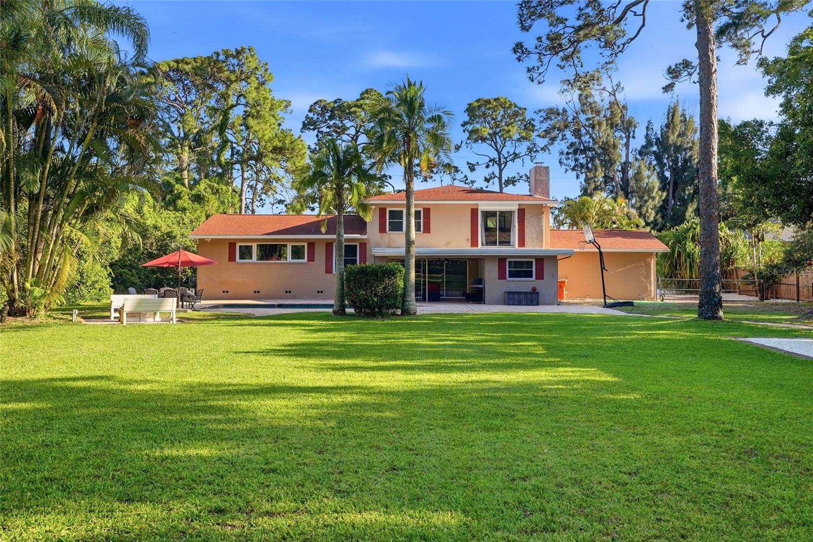 Plenty of space for growing Families, weddings, Birthdays, holidays, just because parties, privacy, children, grandchildren, pets