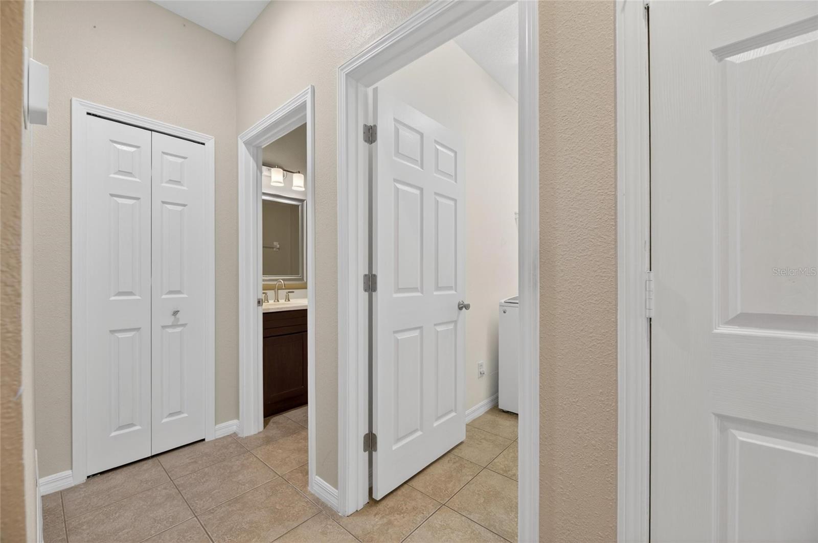 Guest bathroom/Laundry Room