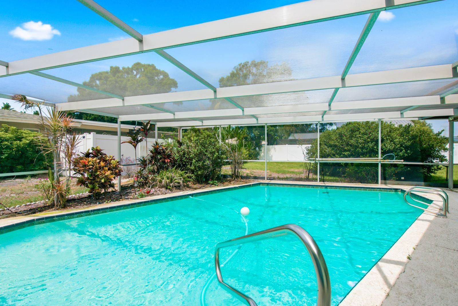 Screened enclosed pool
