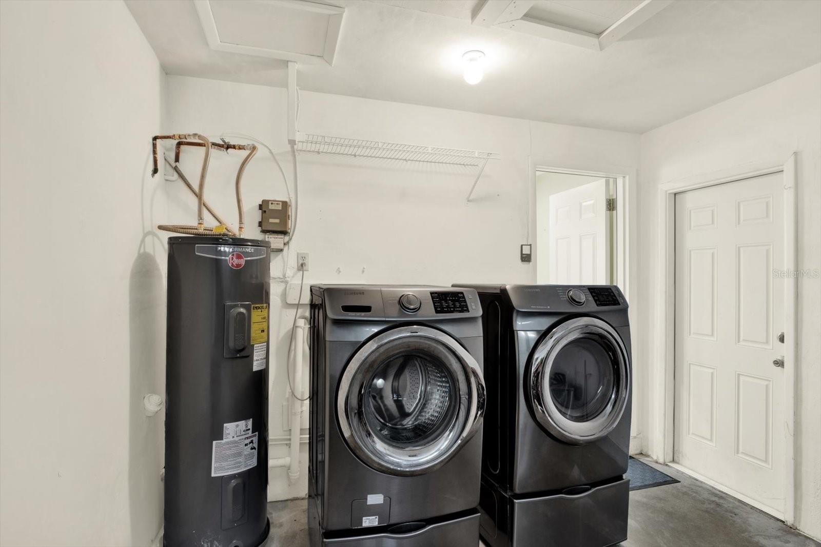 washer & dryer/ pedestal drawers stay with the home