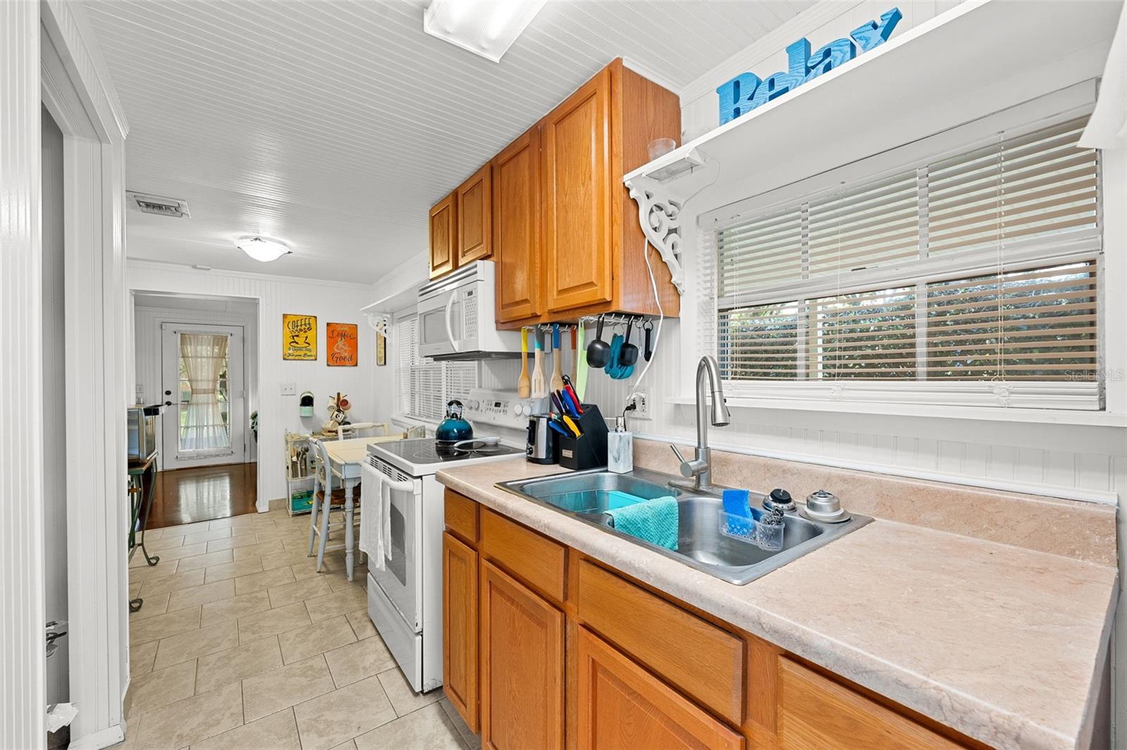 Cottage House Full Kitchen