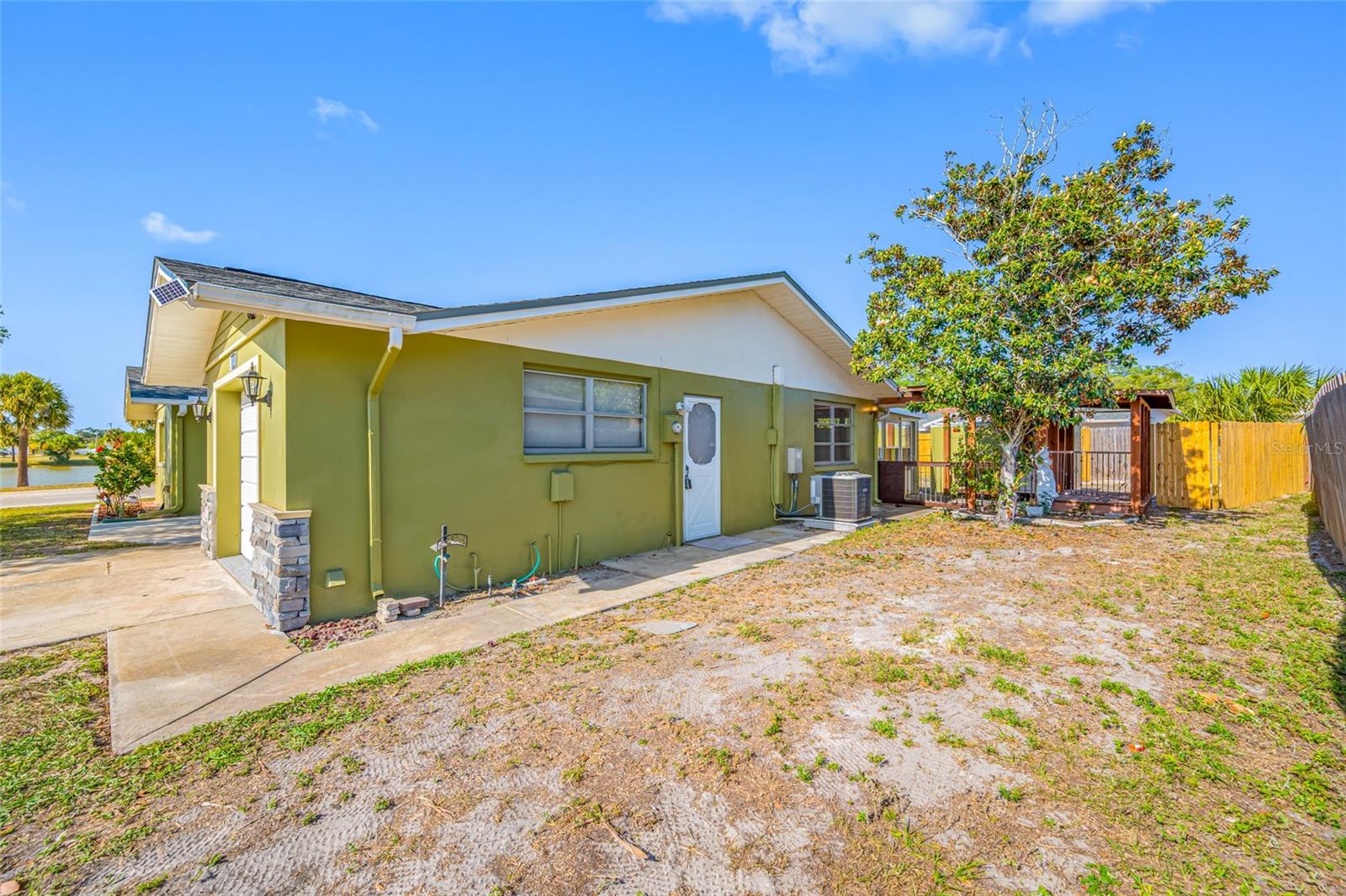 10400 Alice M Court Port Richey FL 34668 - South side lawn