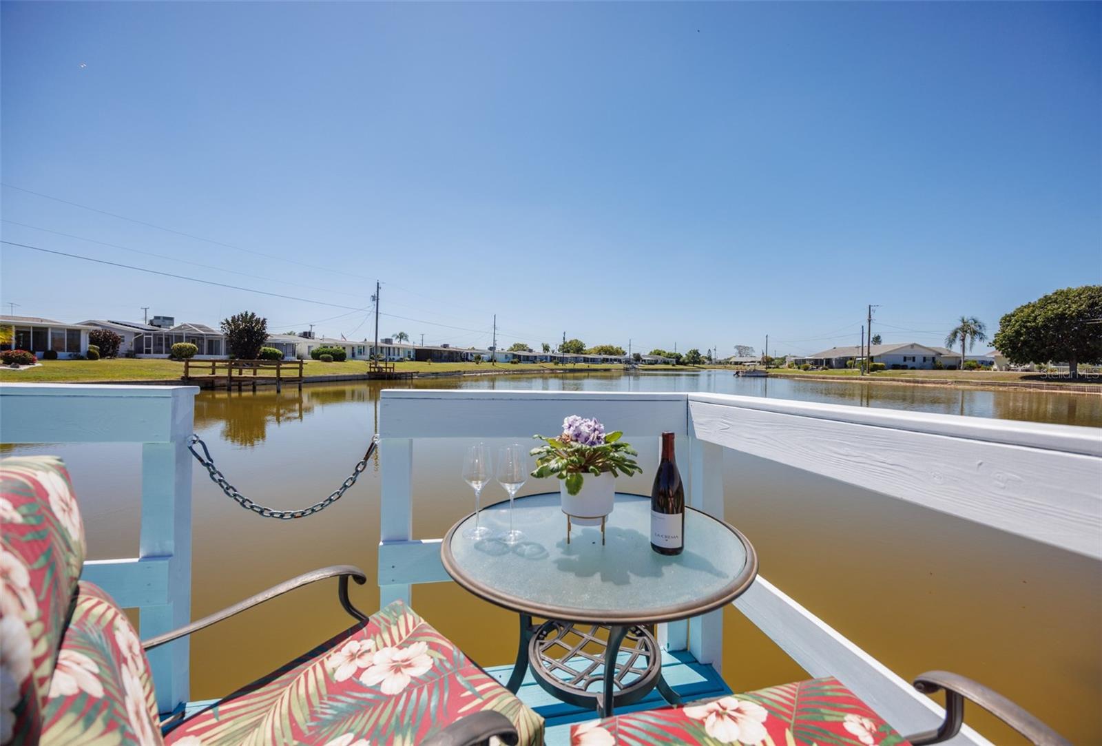 Railed Private Dock For Relaxing & Watching Wildlife Peaceful South Lake View-Start or End Your Day Here Relaxing