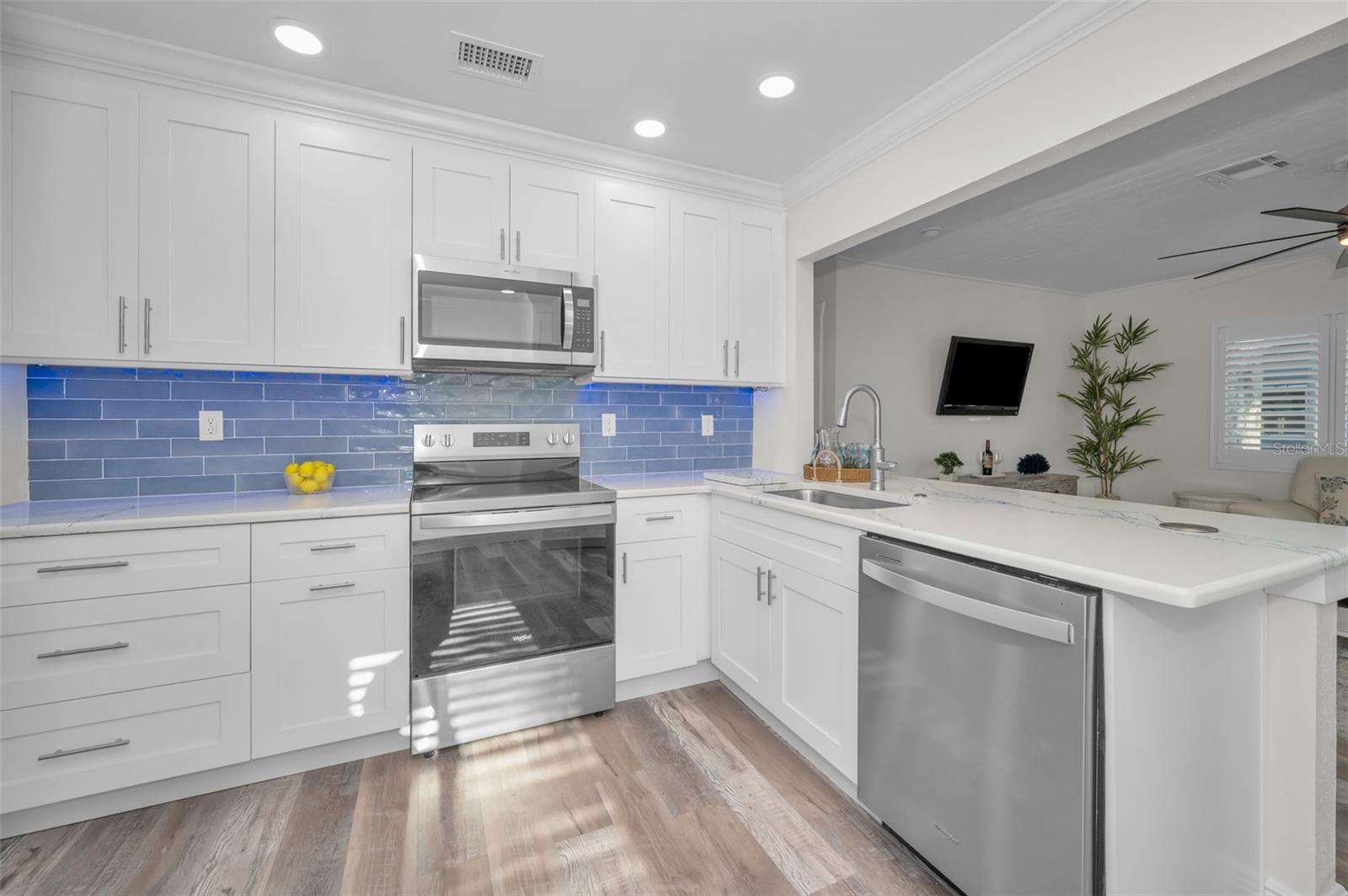 New Stainless Steel appliances & Quartz Countertops