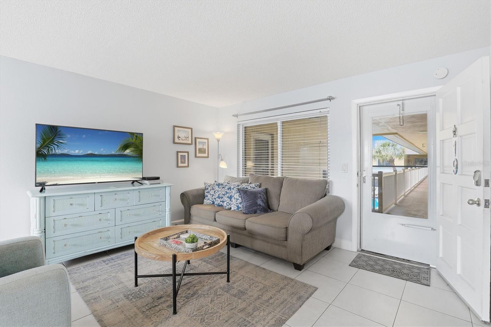 Nice and bright with plenty of seating