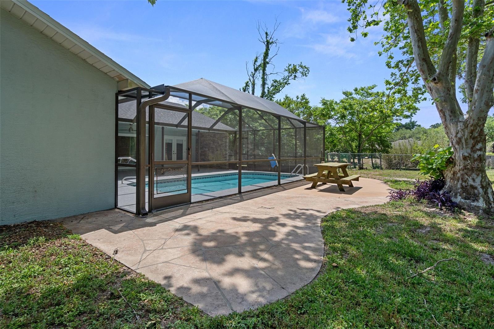 Screened Pool Cage