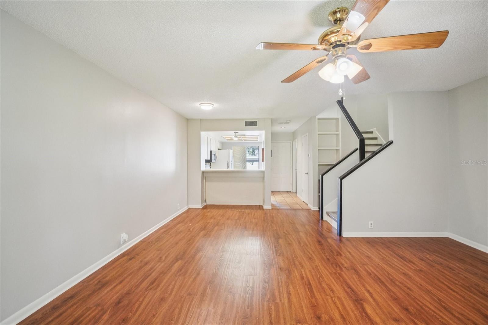 LIVING ROOM/DINING ROOM COMBO