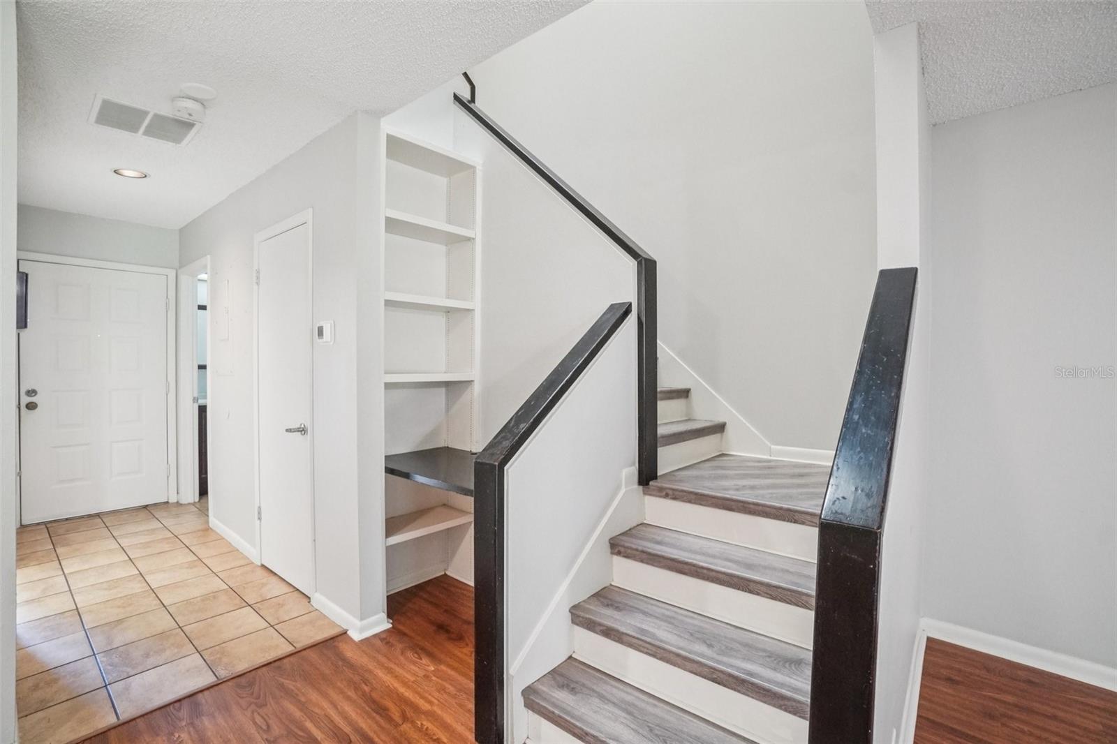 NO CARPET! BUILT IN SHELVING!