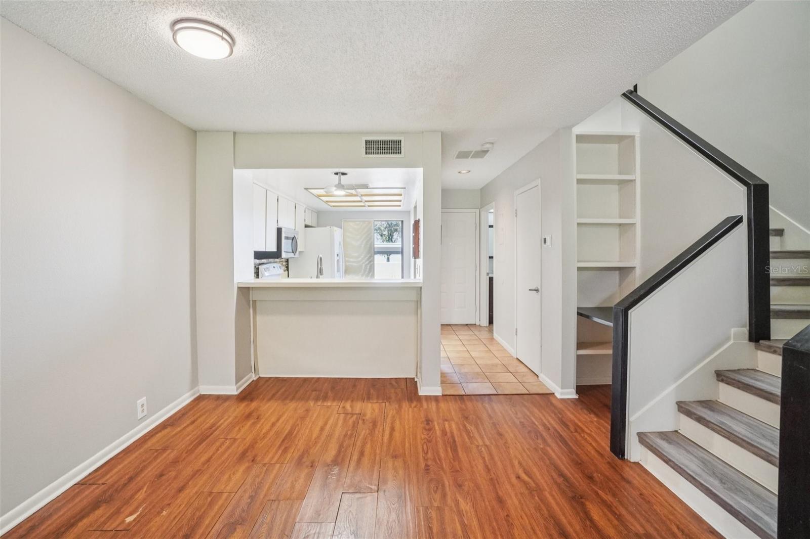 LIVING ROOM/DINING ROOM COMBO