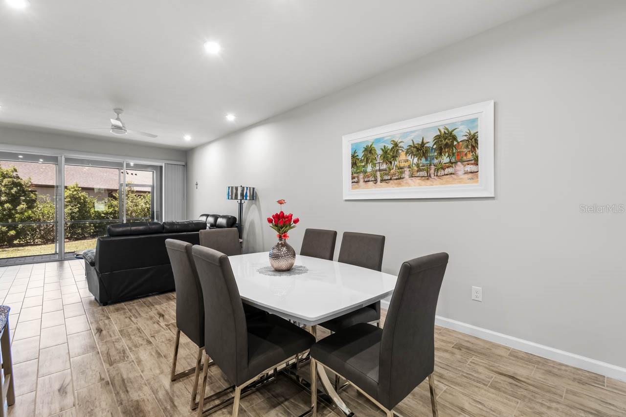 Dining Room Looking at Lanai