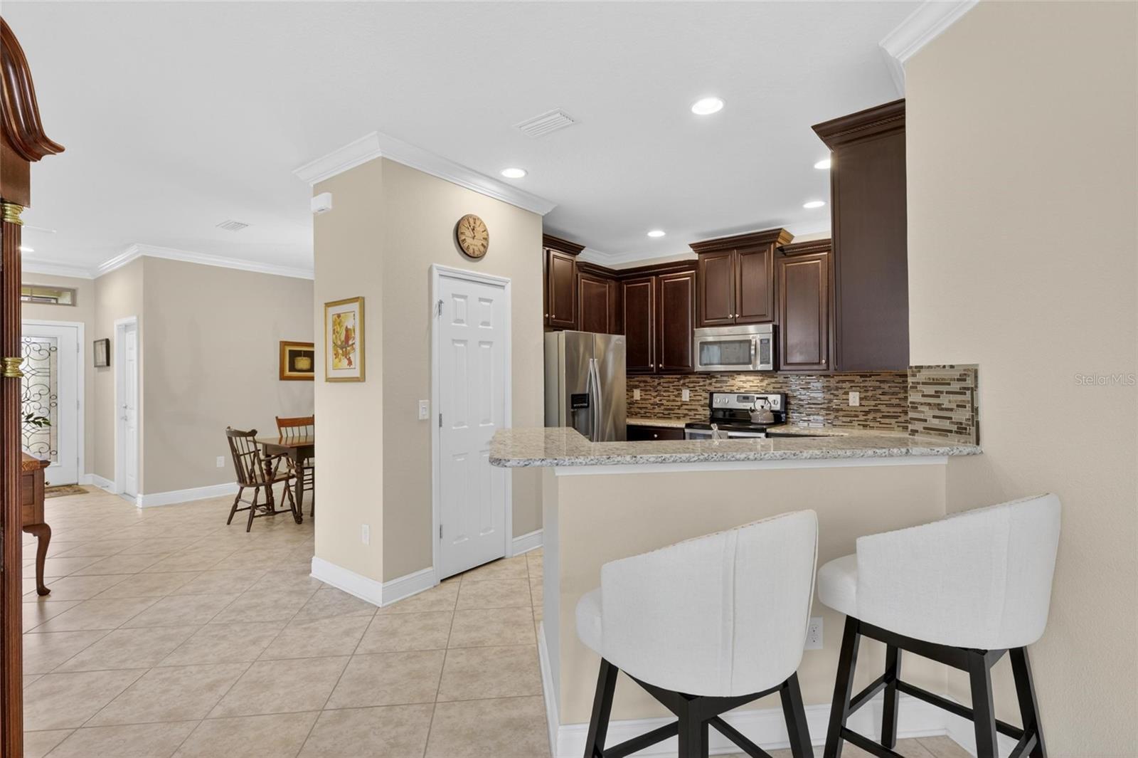 Breakfast bar / dinning Room