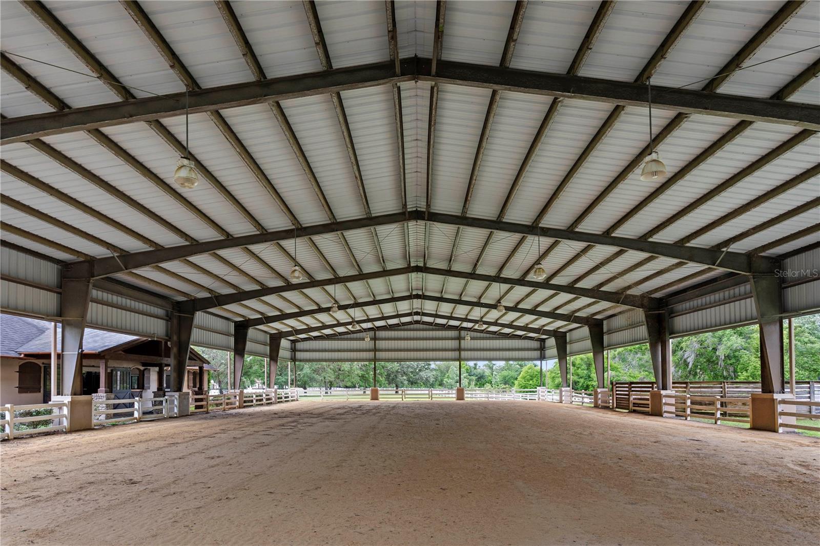 Riding arena