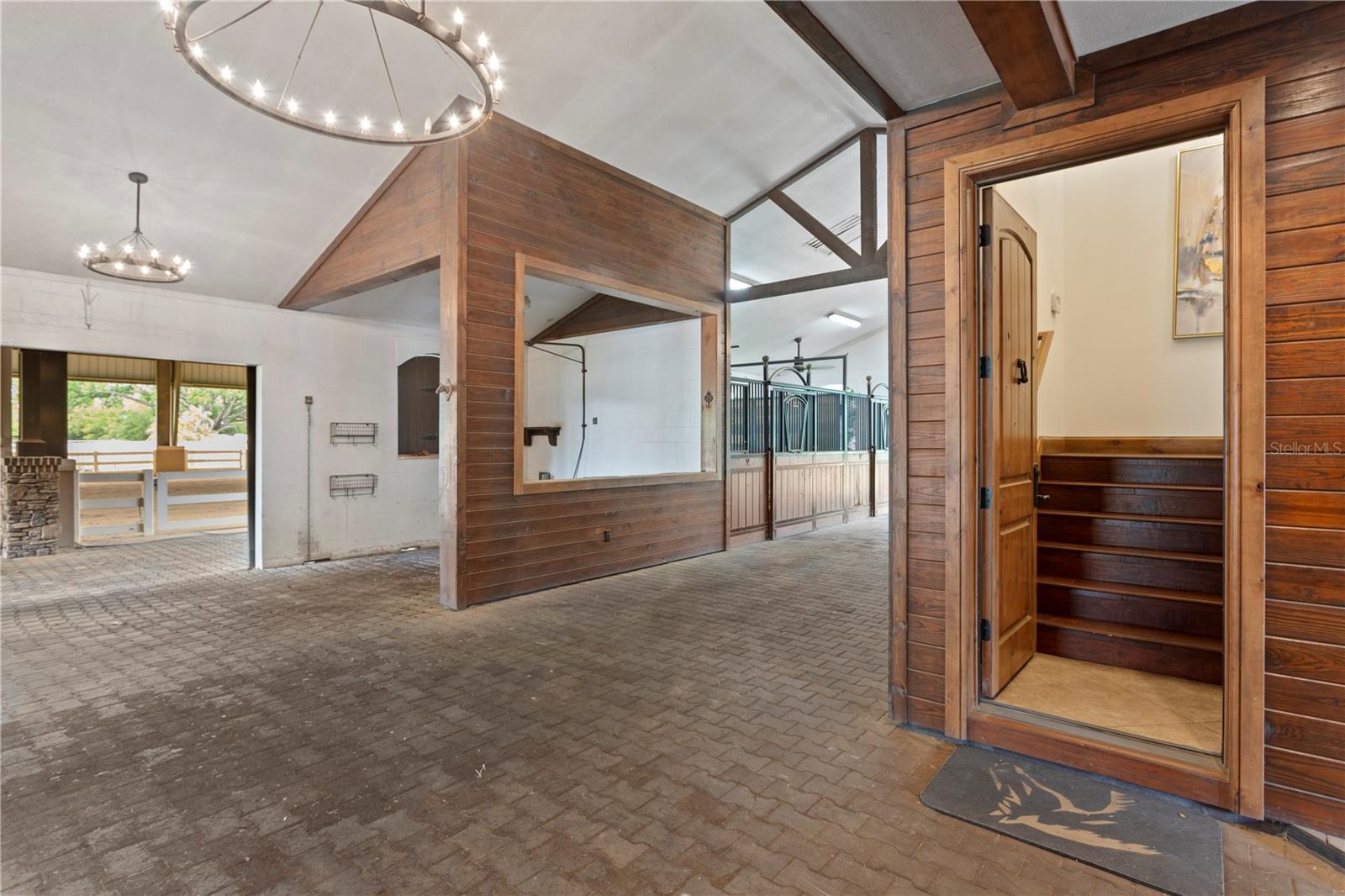 Washing station + entrance to groom's quarters