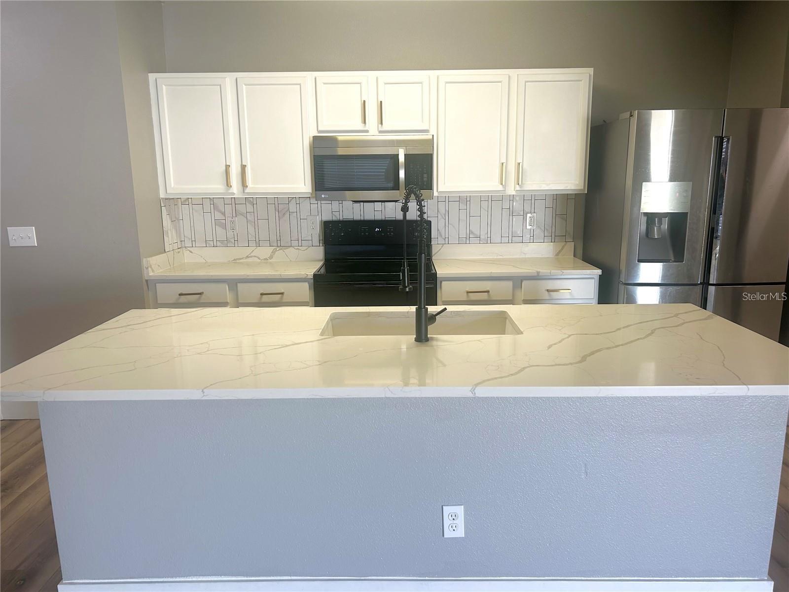 TB8498553