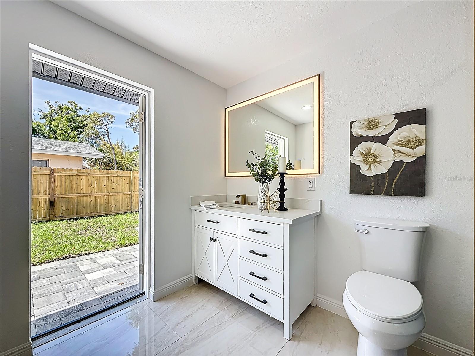 Primary En Suite - access to pool area