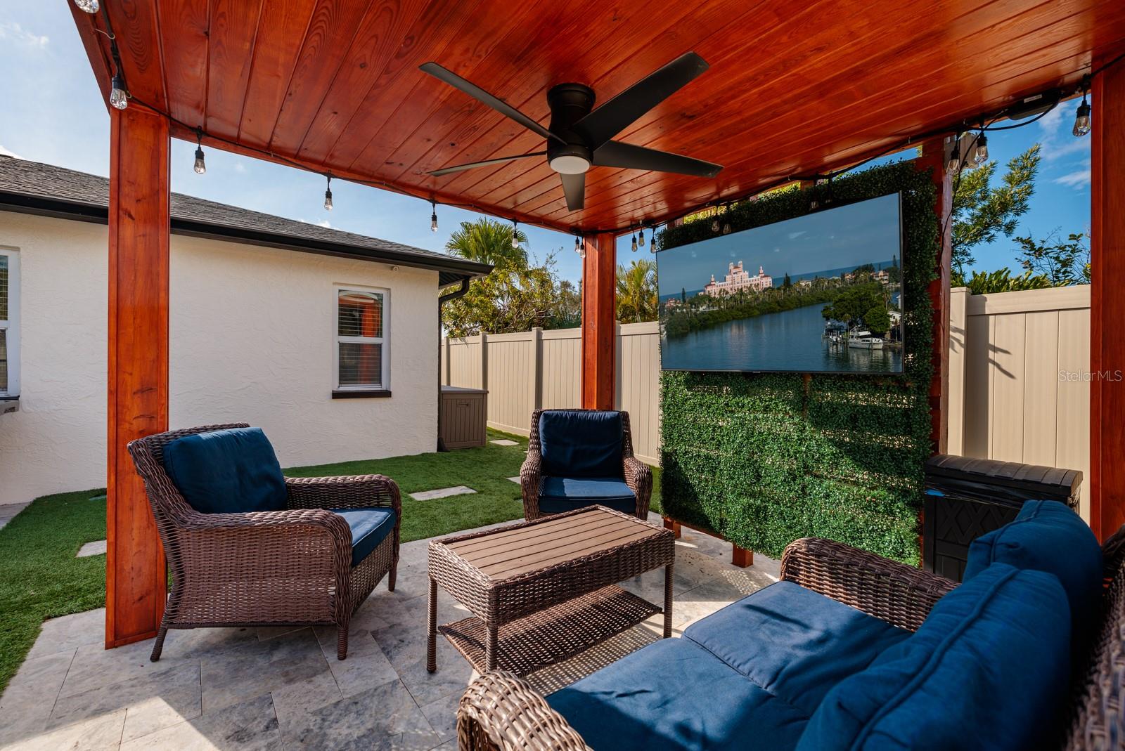 Exterior Back/Pool/Pergola