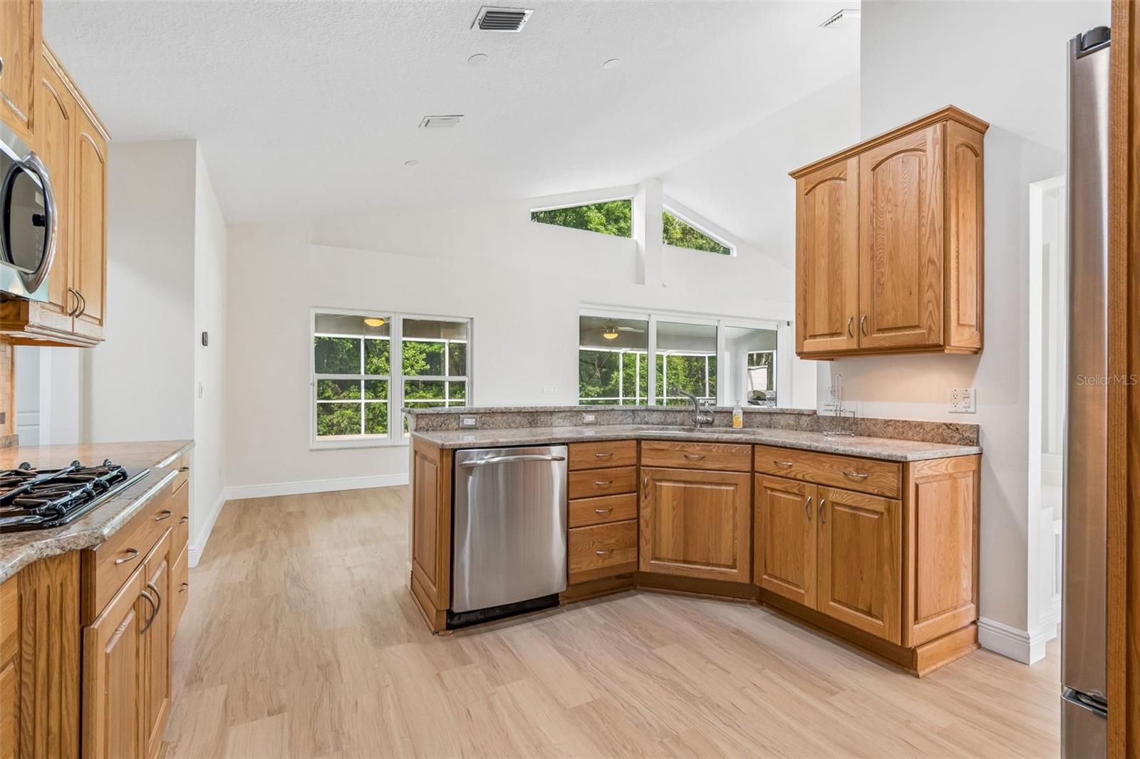 Stainless steel appliances and natural gas cooktop add to this turnkey home!
