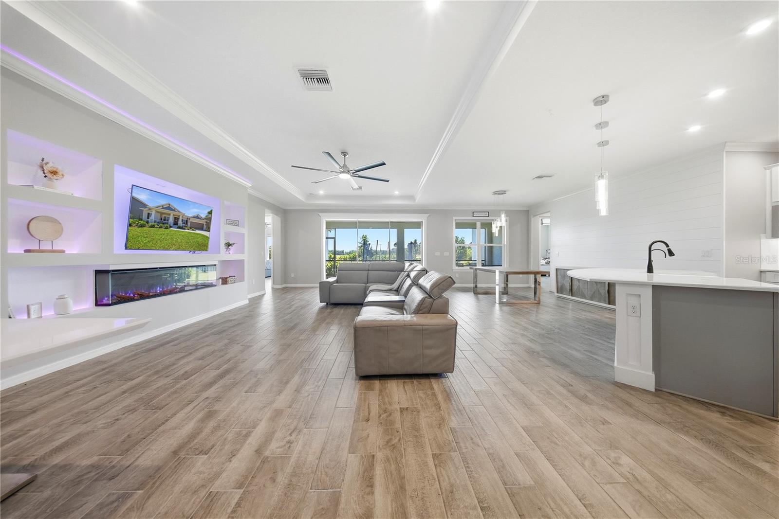 BRIGHT OPEN FAMILY ROOM